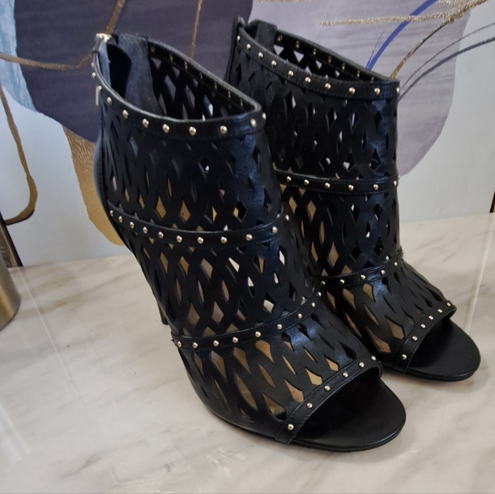 Ivanka Trump shoes, Black.